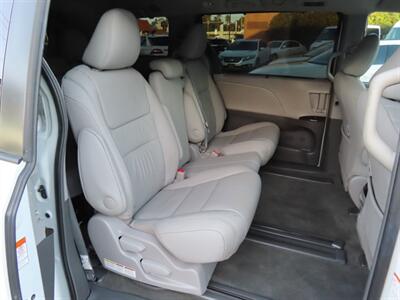 2017 Toyota Sienna XLE Premium 8-Passenger   - Photo 39 - Santa Cruz, CA 95062