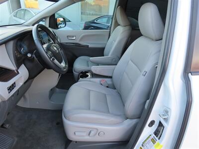 2017 Toyota Sienna XLE Premium 8-Passenger   - Photo 6 - Santa Cruz, CA 95062