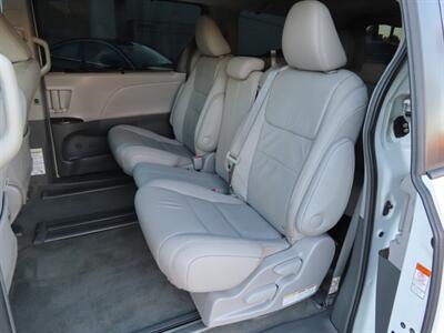 2017 Toyota Sienna XLE Premium 8-Passenger   - Photo 37 - Santa Cruz, CA 95062