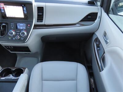 2017 Toyota Sienna XLE Premium 8-Passenger   - Photo 19 - Santa Cruz, CA 95062