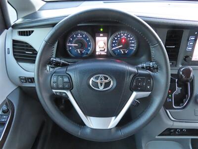2017 Toyota Sienna XLE Premium 8-Passenger   - Photo 9 - Santa Cruz, CA 95062