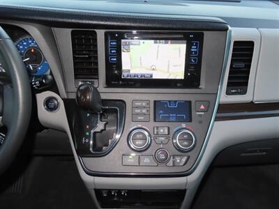 2017 Toyota Sienna XLE Premium 8-Passenger   - Photo 13 - Santa Cruz, CA 95062
