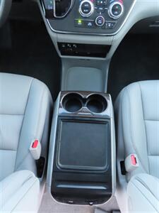 2017 Toyota Sienna XLE Premium 8-Passenger   - Photo 14 - Santa Cruz, CA 95062