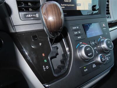 2017 Toyota Sienna XLE Premium 8-Passenger   - Photo 23 - Santa Cruz, CA 95062