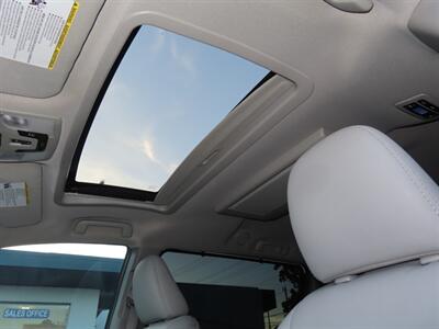 2017 Toyota Sienna XLE Premium 8-Passenger   - Photo 10 - Santa Cruz, CA 95062