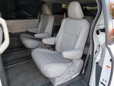 2017 Toyota Sienna XLE Premium 8-Passenger   - Photo 28 - Santa Cruz, CA 95062
