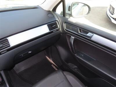 2016 Volkswagen Touareg TDI AWD Lux - Photo 22 - Santa Cruz, CA 95062