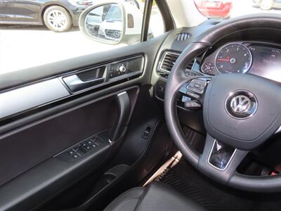 2016 Volkswagen Touareg TDI AWD Lux - Photo 10 - Santa Cruz, CA 95062