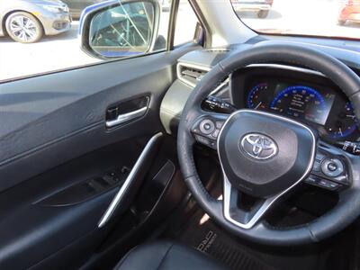 2022 Toyota Corolla Cross XLE   - Photo 11 - Santa Cruz, CA 95062