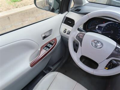 2014 Toyota Sienna XLE 8-Passenger - Photo 10 - Santa Cruz, CA 95062
