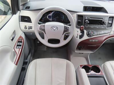 2014 Toyota Sienna XLE 8-Passenger - Photo 7 - Santa Cruz, CA 95062