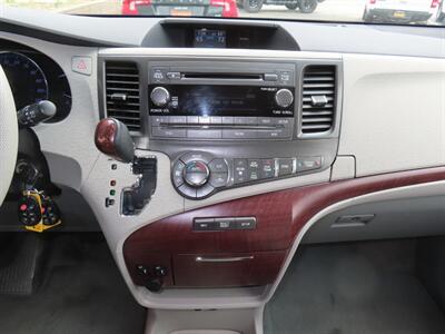 2014 Toyota Sienna XLE 8-Passenger - Photo 14 - Santa Cruz, CA 95062