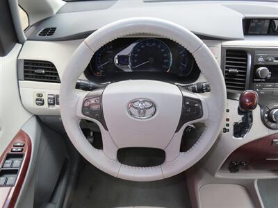2014 Toyota Sienna XLE 8-Passenger - Photo 8 - Santa Cruz, CA 95062