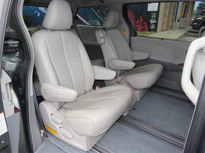 2014 Toyota Sienna XLE 8-Passenger - Photo 38 - Santa Cruz, CA 95062