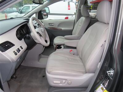 2014 Toyota Sienna XLE 8-Passenger - Photo 6 - Santa Cruz, CA 95062