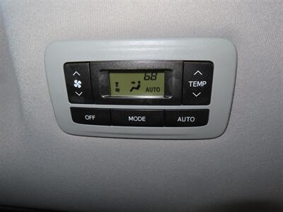 2014 Toyota Sienna XLE 8-Passenger - Photo 35 - Santa Cruz, CA 95062