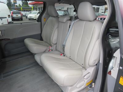 2014 Toyota Sienna XLE 8-Passenger - Photo 29 - Santa Cruz, CA 95062