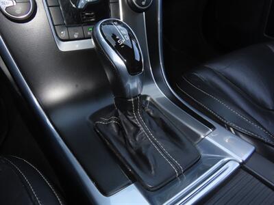 2014 Volvo XC60 T6 R-Design AWD Platinum   - Photo 33 - Santa Cruz, CA 95062