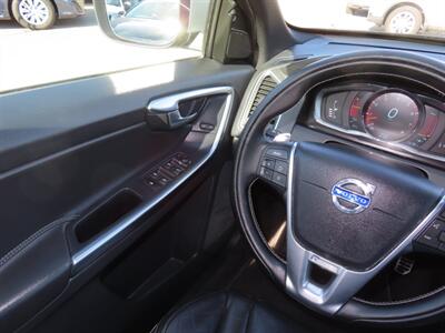 2014 Volvo XC60 T6 R-Design AWD Platinum   - Photo 16 - Santa Cruz, CA 95062