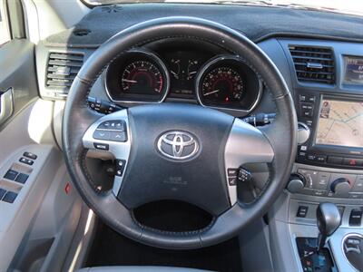 2012 Toyota Highlander SE   - Photo 8 - Santa Cruz, CA 95062