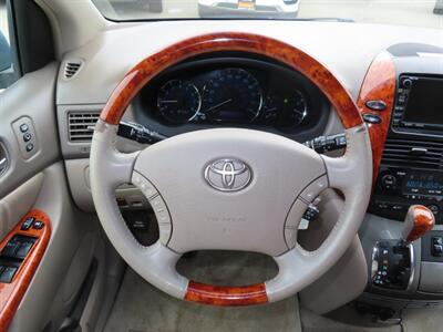 2007 Toyota Sienna XLE Limited 7-Passenger AWD - Photo 9 - Santa Cruz, CA 95062