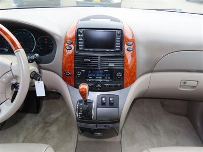 2007 Toyota Sienna XLE Limited 7-Passenger AWD - Photo 16 - Santa Cruz, CA 95062