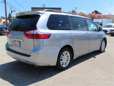 2016 Toyota Sienna XLE Premium 8-Passenger   - Photo 4 - Santa Cruz, CA 95062