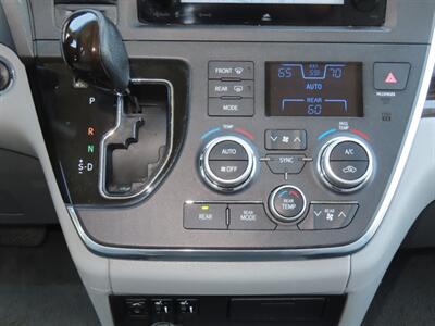 2016 Toyota Sienna XLE Premium 8-Passenger   - Photo 25 - Santa Cruz, CA 95062