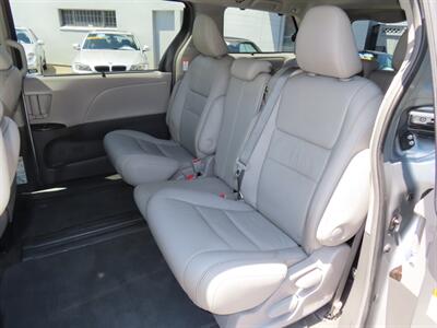 2016 Toyota Sienna XLE Premium 8-Passenger   - Photo 32 - Santa Cruz, CA 95062