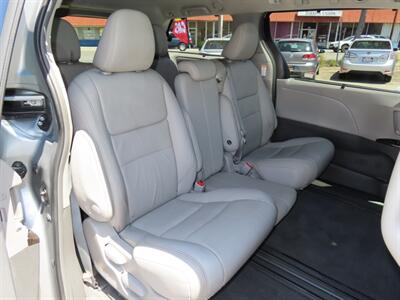 2016 Toyota Sienna XLE Premium 8-Passenger   - Photo 34 - Santa Cruz, CA 95062