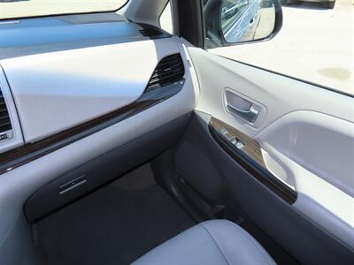 2016 Toyota Sienna XLE Premium 8-Passenger   - Photo 23 - Santa Cruz, CA 95062