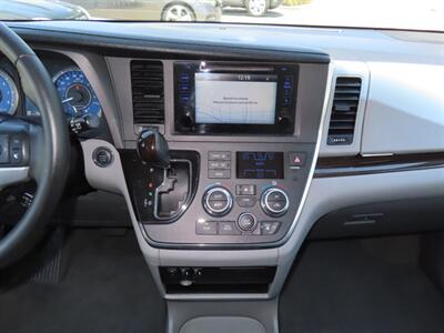 2016 Toyota Sienna XLE Premium 8-Passenger   - Photo 15 - Santa Cruz, CA 95062