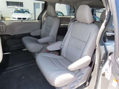 2016 Toyota Sienna XLE Premium 8-Passenger   - Photo 38 - Santa Cruz, CA 95062