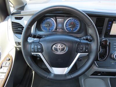 2016 Toyota Sienna XLE Premium 8-Passenger   - Photo 8 - Santa Cruz, CA 95062