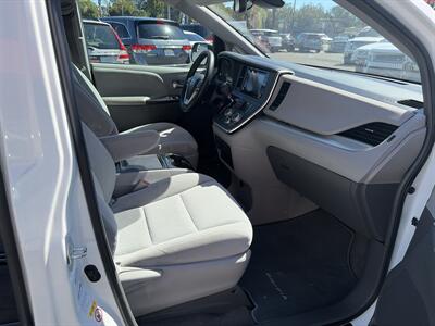 2018 Toyota Sienna LE 7-Passenger AWD - Photo 15 - Santa Cruz, CA 95062