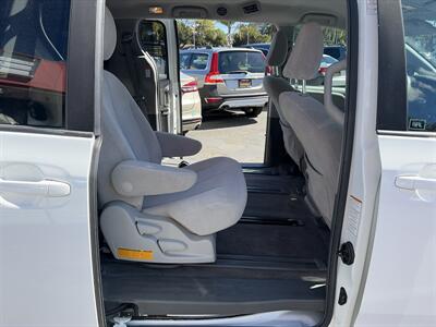 2018 Toyota Sienna LE 7-Passenger AWD - Photo 14 - Santa Cruz, CA 95062