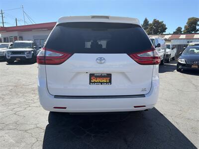 2018 Toyota Sienna LE 7-Passenger AWD - Photo 6 - Santa Cruz, CA 95062