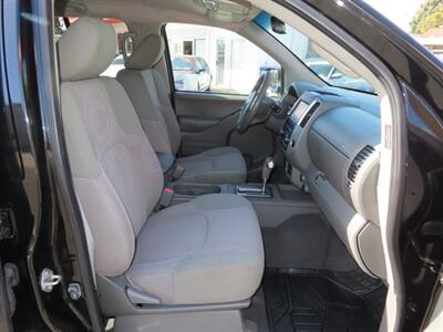 2019 Nissan Frontier SV Crew-Cab - Photo 15 - Santa Cruz, CA 95062