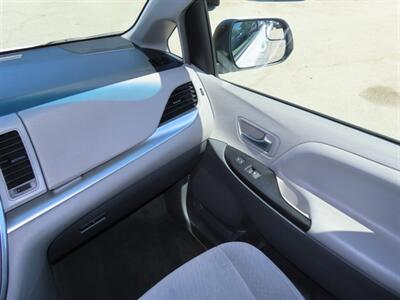 2015 Toyota Sienna LE 8-Passenger   - Photo 18 - Santa Cruz, CA 95062