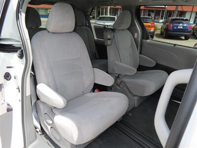 2015 Toyota Sienna LE 8-Passenger   - Photo 32 - Santa Cruz, CA 95062