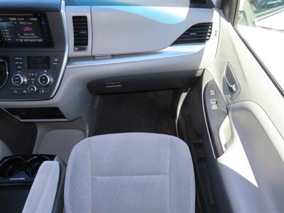 2015 Toyota Sienna LE 8-Passenger   - Photo 17 - Santa Cruz, CA 95062