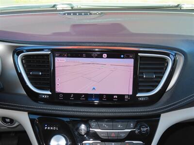 2021 Chrysler Pacifica Touring L  Plug In Hybrid - Photo 28 - Santa Cruz, CA 95062