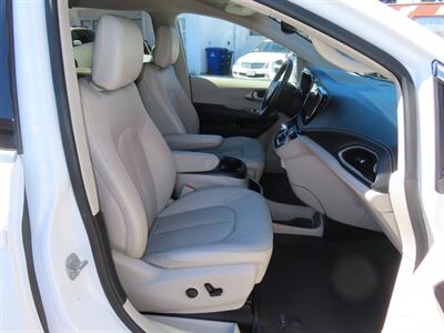 2021 Chrysler Pacifica Touring L  Plug In Hybrid - Photo 23 - Santa Cruz, CA 95062