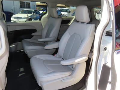 2021 Chrysler Pacifica Touring L  Plug In Hybrid - Photo 41 - Santa Cruz, CA 95062