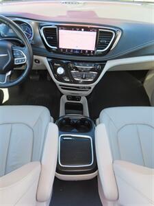 2021 Chrysler Pacifica Touring L  Plug In Hybrid - Photo 20 - Santa Cruz, CA 95062