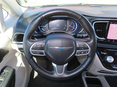 2021 Chrysler Pacifica Touring L  Plug In Hybrid - Photo 8 - Santa Cruz, CA 95062
