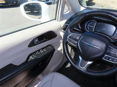 2021 Chrysler Pacifica Touring L  Plug In Hybrid - Photo 11 - Santa Cruz, CA 95062