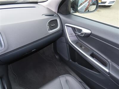 2016 Volvo V60 T5 Drive-E Premier   - Photo 23 - Santa Cruz, CA 95062