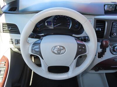 2014 Toyota Sienna XLE 8-Passenger   - Photo 8 - Santa Cruz, CA 95062