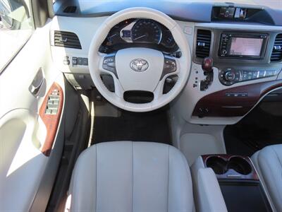 2014 Toyota Sienna XLE 8-Passenger   - Photo 7 - Santa Cruz, CA 95062